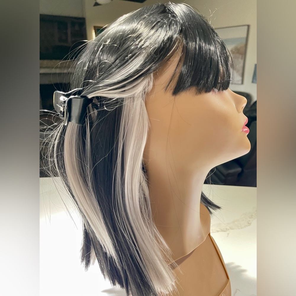 HAIR, 16” long wig, Bob cut, Black with silver underneath - Picture 7 of 9